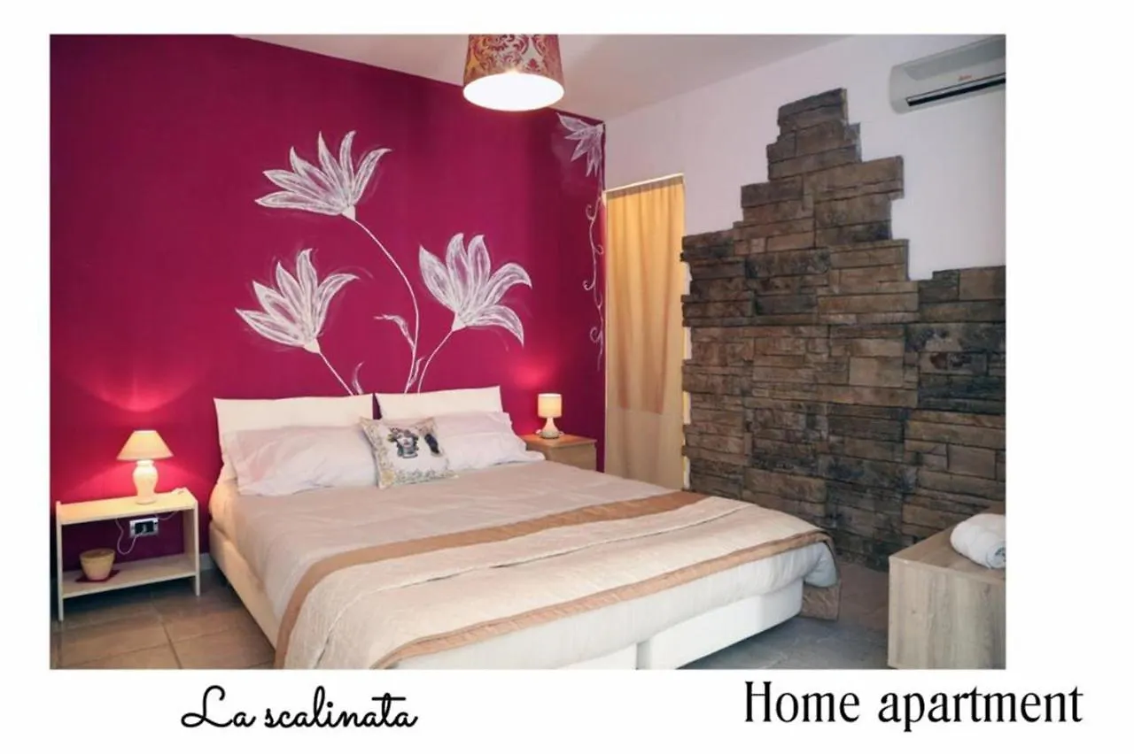 بيت ضيافة La Scalinata Home Apartment كالتاجيروني